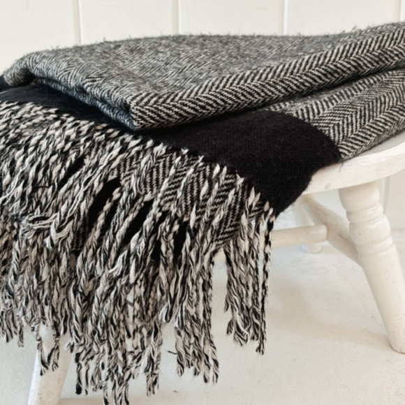JustFab Tweed Wrap Shawl Fringe Grey Black Western Yellowstone Women Herringbone - Picture 10 of 12